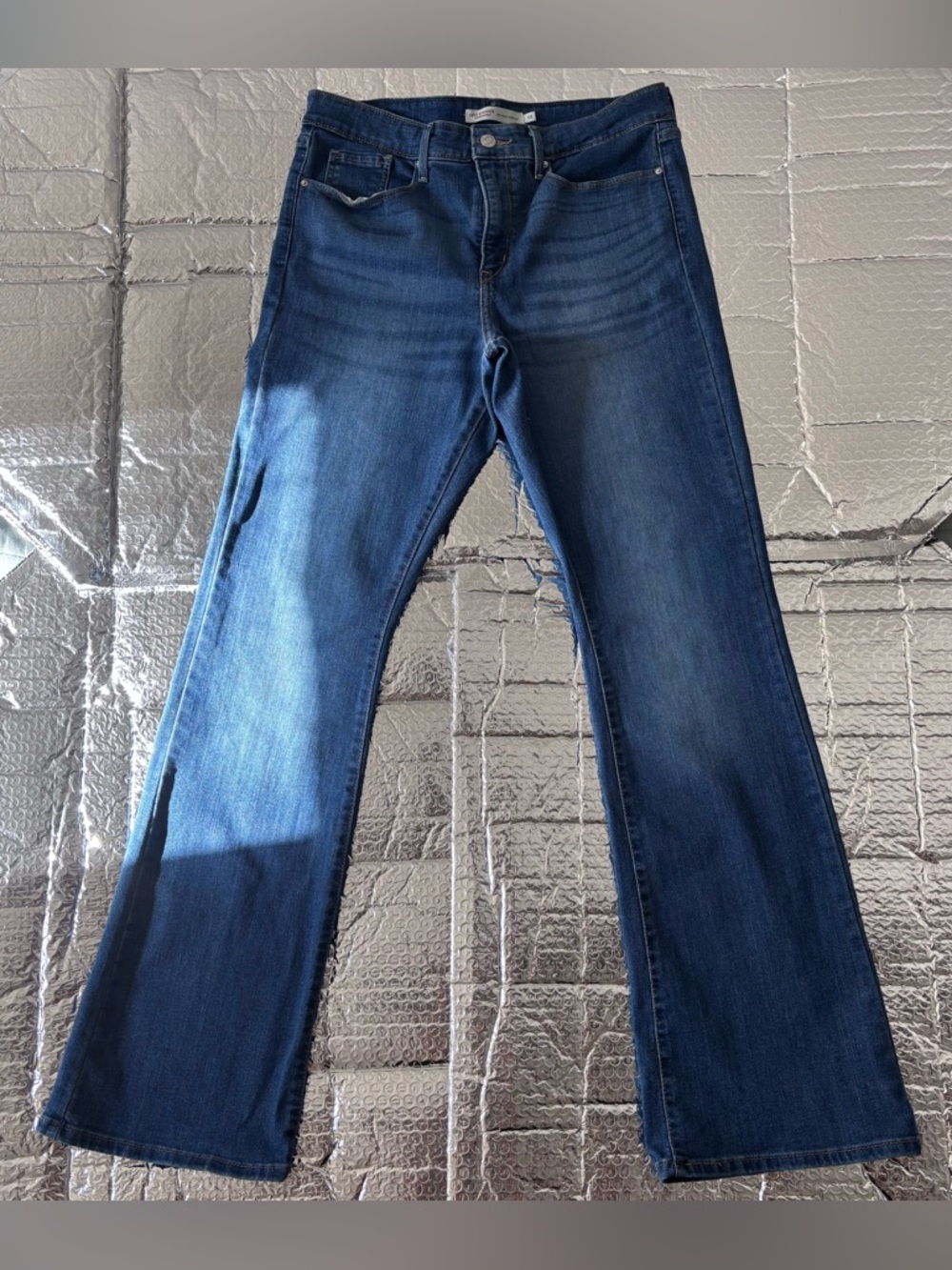 See Desc. LEVI STRAUSS & CO. SIGNATURE 10L W30-L34 Mid-Rise BOOTCUT Measurements